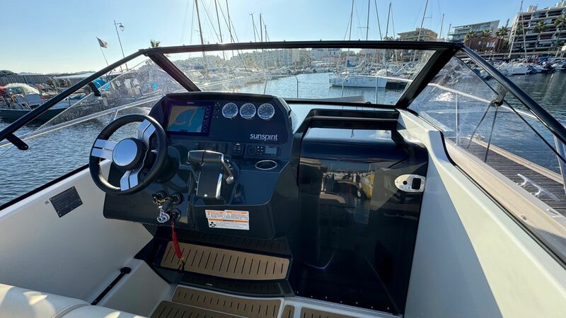 QUICKSILVER 875 SUNDECK 